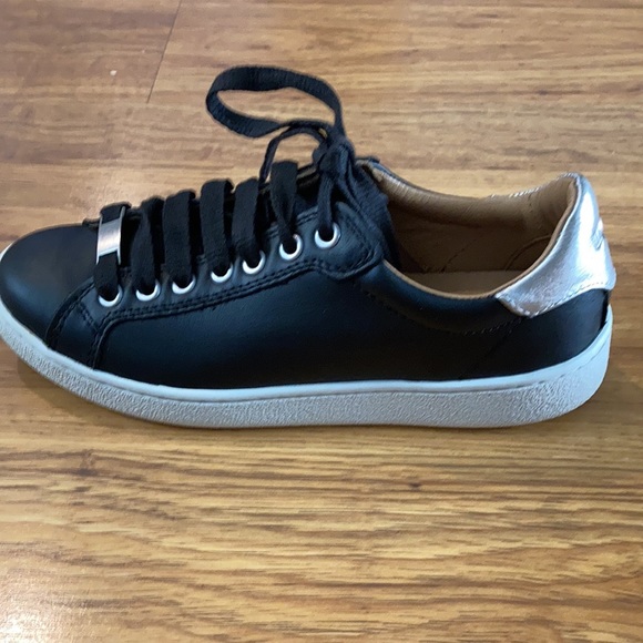 UGG Milo sneakers size 6. NIB - Picture 9 of 11